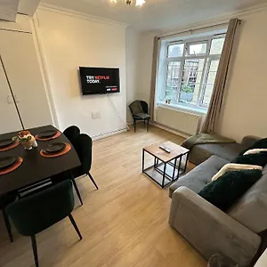 Chic 3 Bedroom Flat Ontower Bridge , London United Kingdom